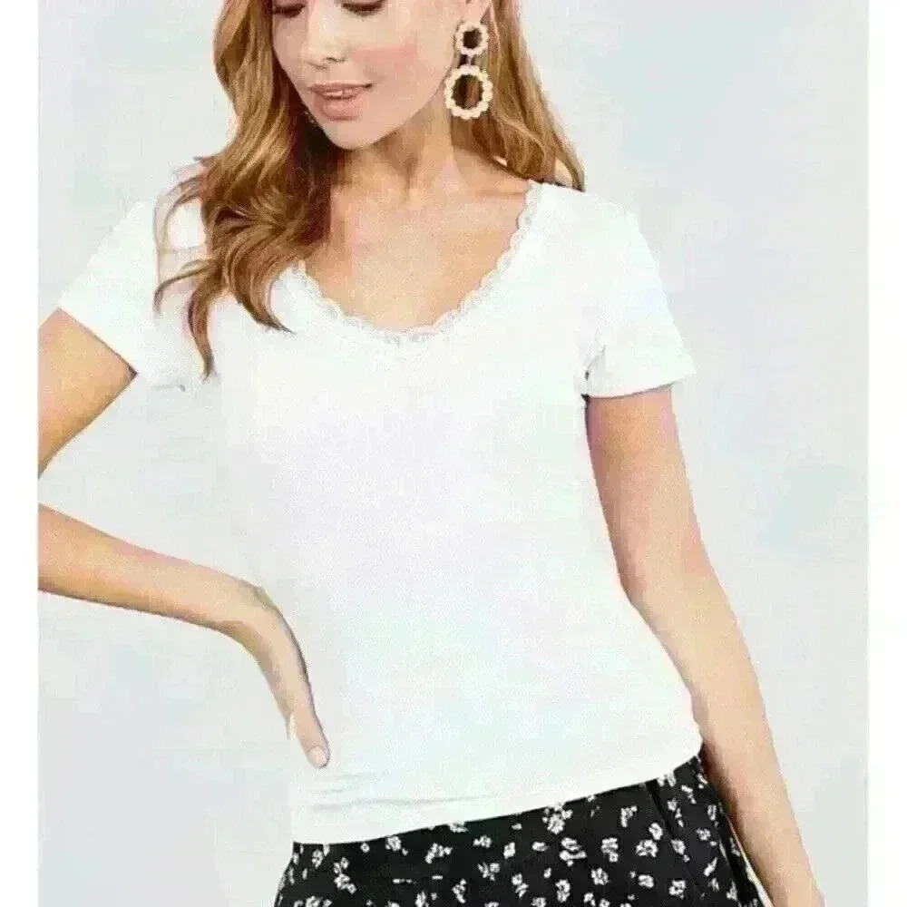 Active‎ USA Lace V-neck Top